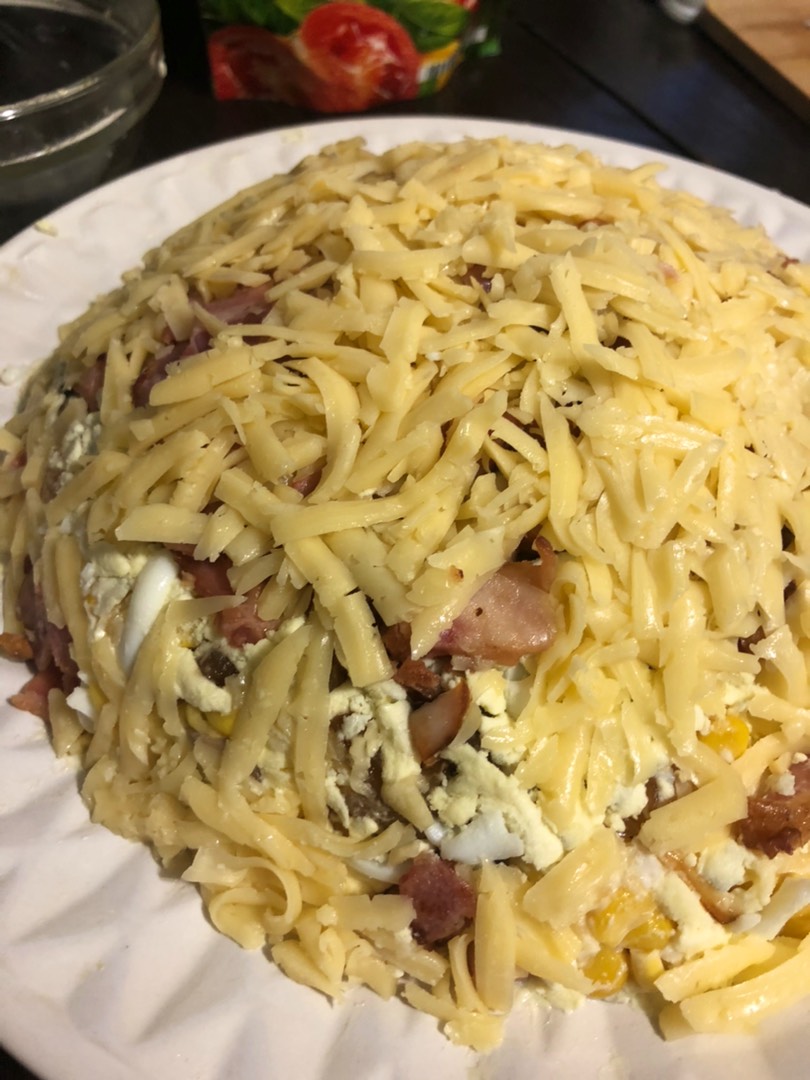 Салат с копченой курочкой и беконом «Не похудеешь»