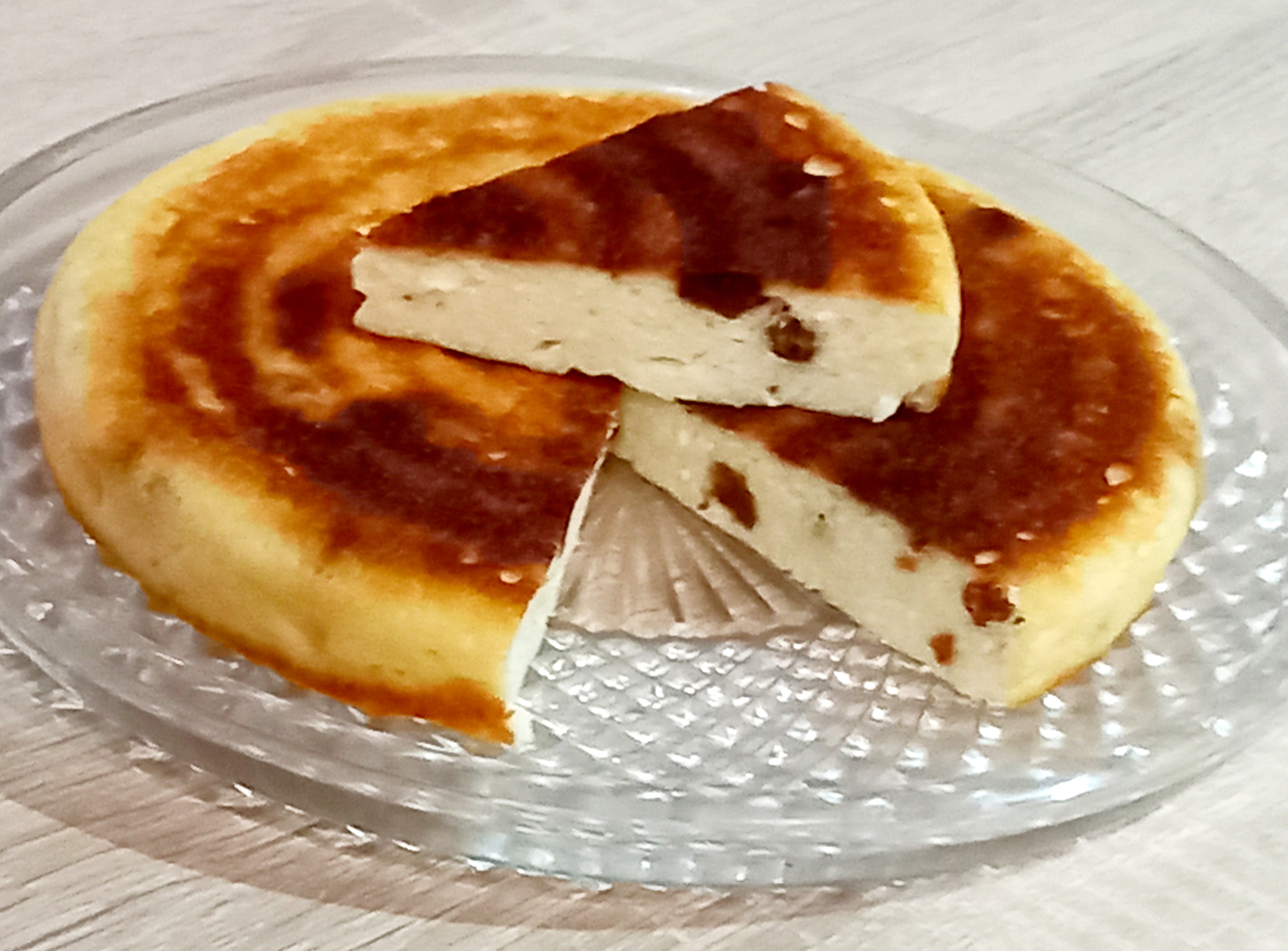 Запеканка творожная с изюмом в микроволновке и в мультиварке