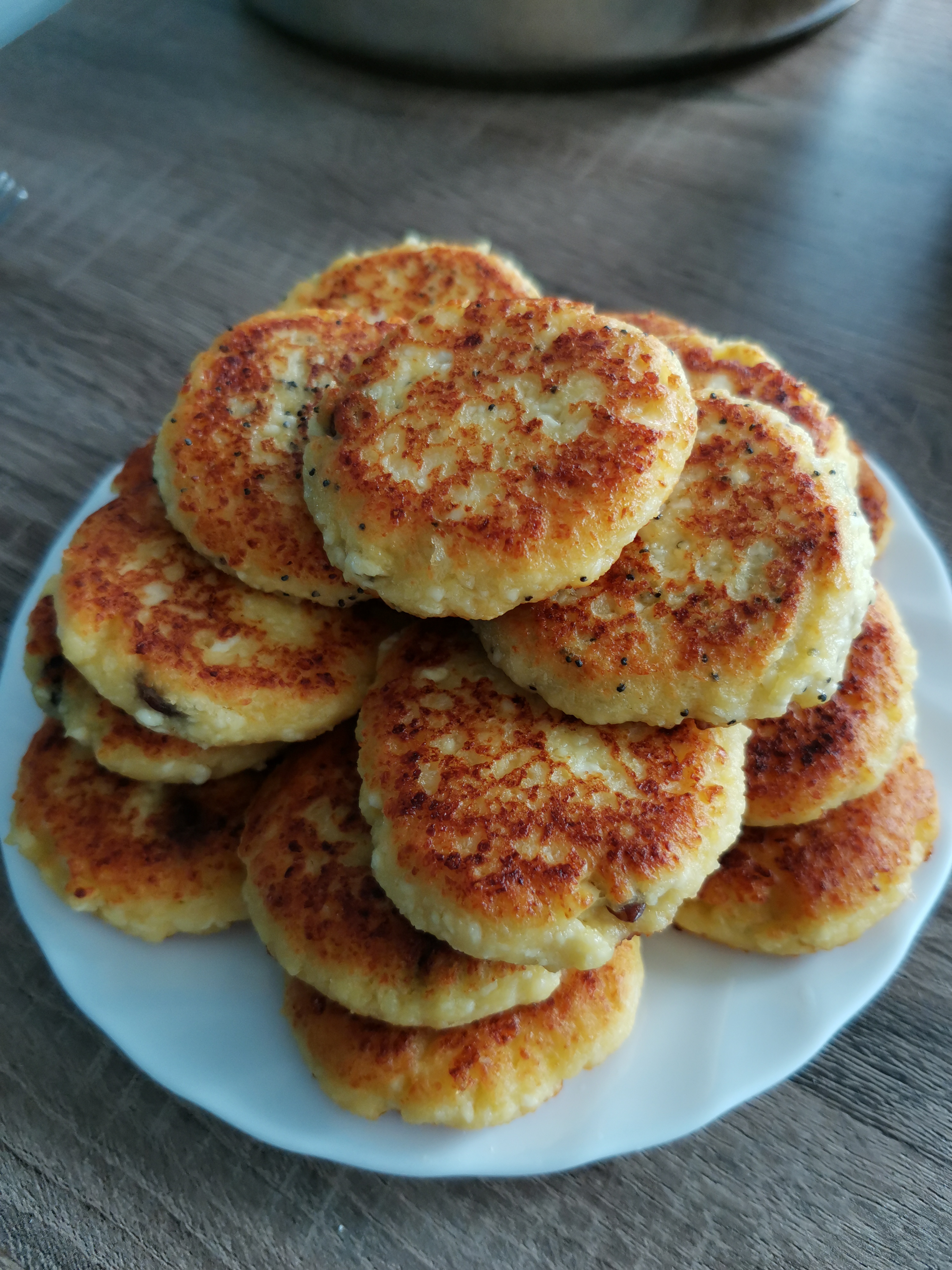 Сырники с маком и с изюмом