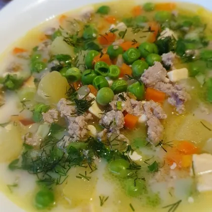 Суп из свежего зеленого горошка с копчёным сыром
