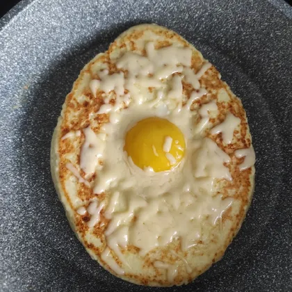 Творожное хачапури с яйцом (на сковороде)