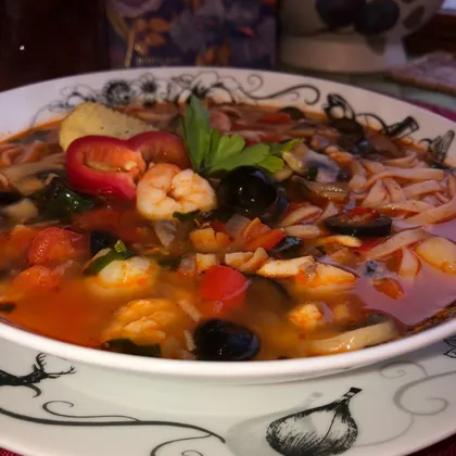 Тайский, томатный, острый суп с морепродуктами