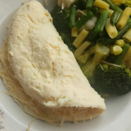 Омлет с тёртым сыром и овощами на пару
