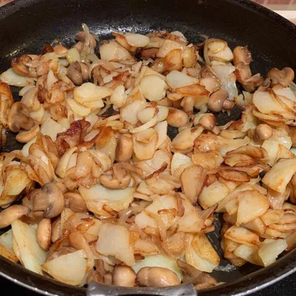 Жаренный картофель с грибами и луком, вкусный гарнир