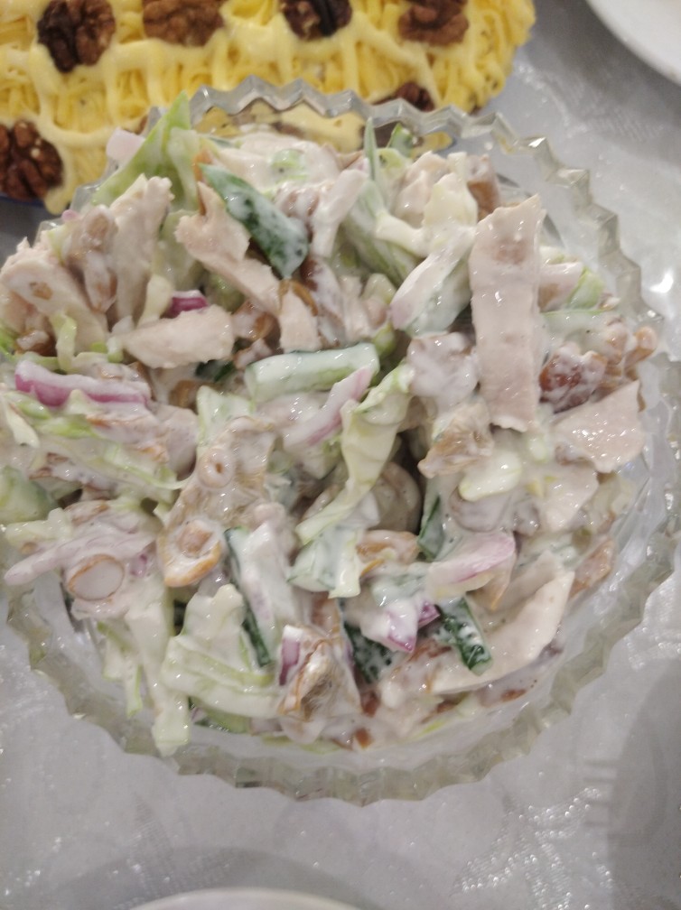 Салат с маринованными опятами