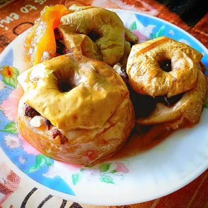 Яблоки запечённые с медом и орехами