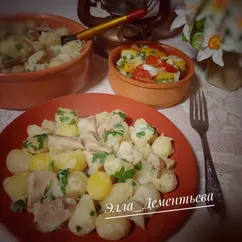 Картофель с лесными грибами в казане