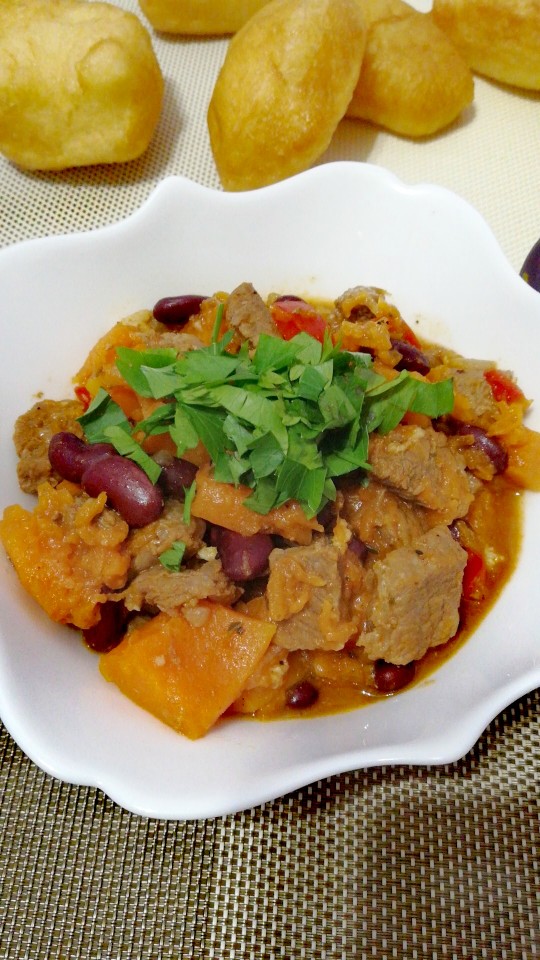 Суп-рагу из тыквы, мяса и фасоли