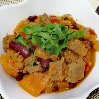 Суп-рагу из тыквы, мяса и фасоли