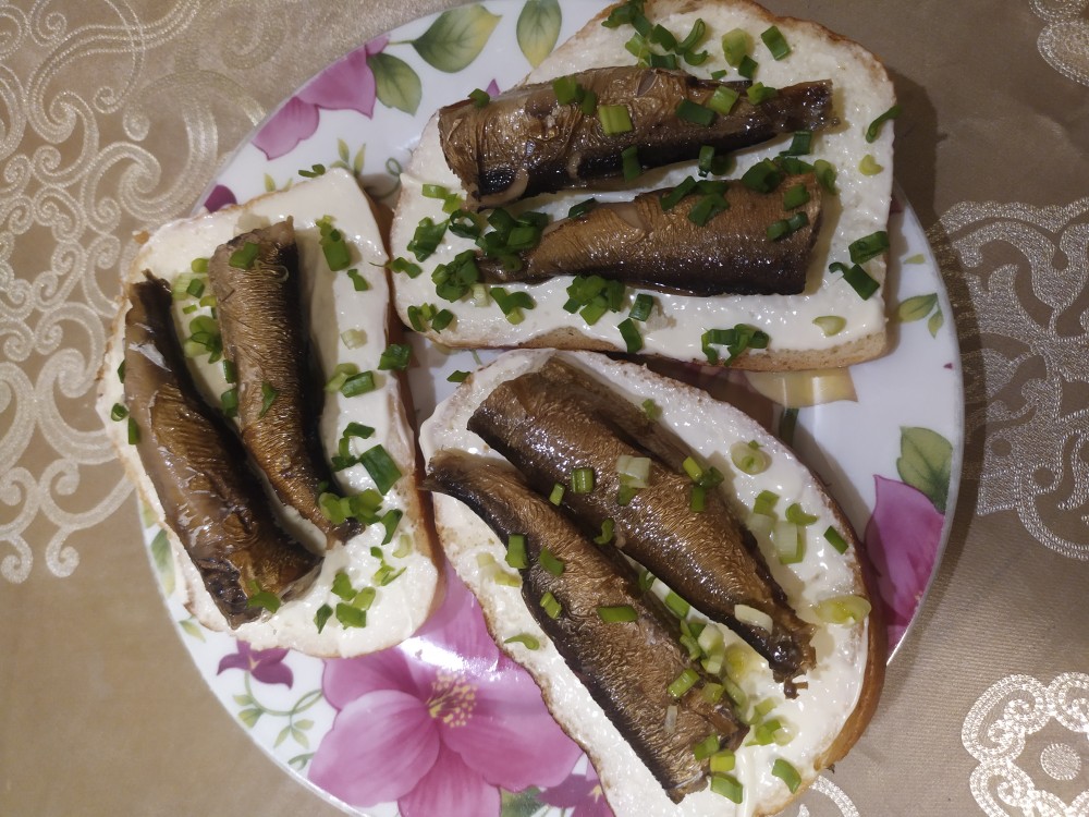 Бутерброды со шпротами