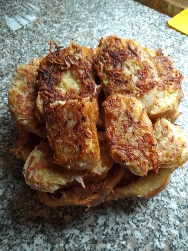 Бутерброды на скорую руку с сосиской и картошкой