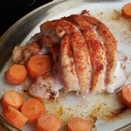 Куриная грудка в духовке с морковью