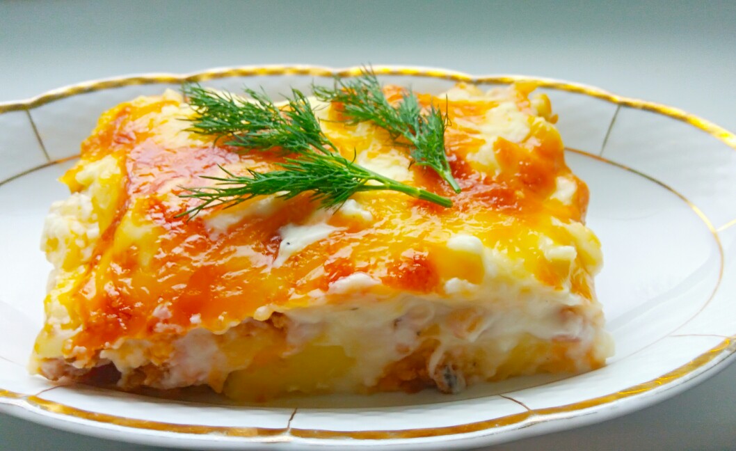 Картофельно-мясная запеканка с крем-соусом "Бешамель"