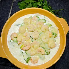 Треска с авокадо и креветками 