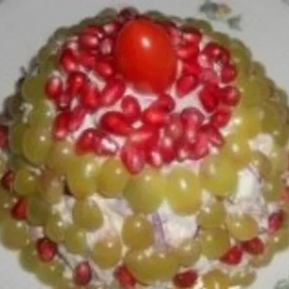 Салат новогодний с курицей и фруктами «Сладкая ёлочка»