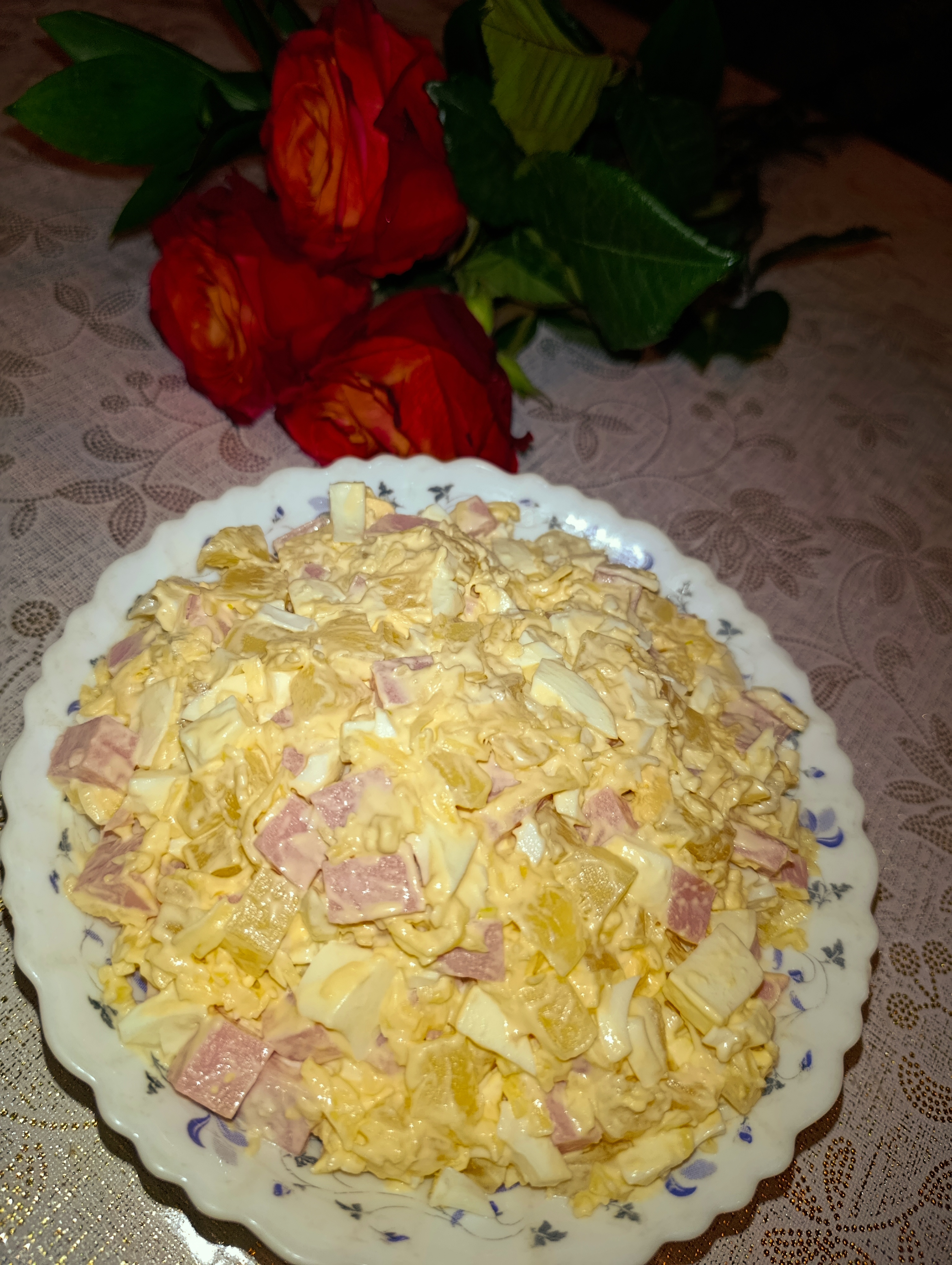 Салат с ветчиной и ананасами