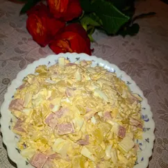 Салат с ветчиной и ананасами