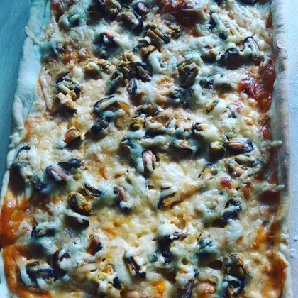 Пицца Alla Pala с мидиями и сыром чеддер