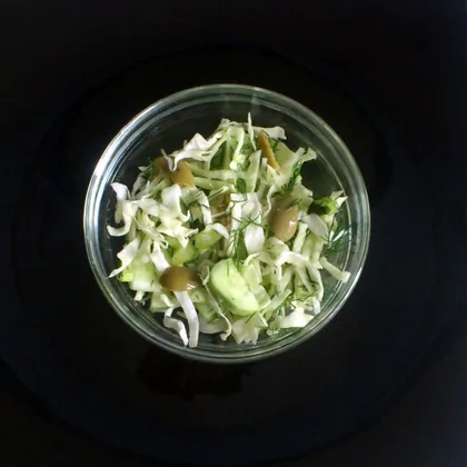 Зелёный салат с капустой и сельдереем