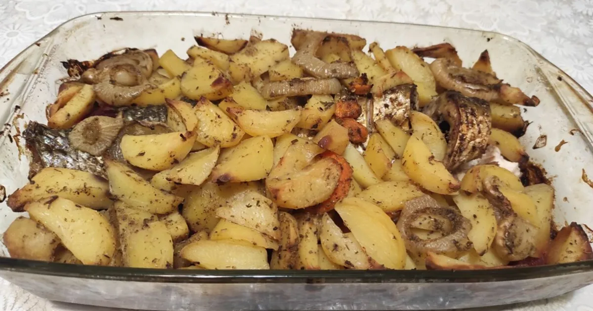 Рыба с картошкой запеченная в духовке - 52 рецепта с фото