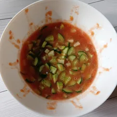 Томатный суп-салат с зелеными овощами