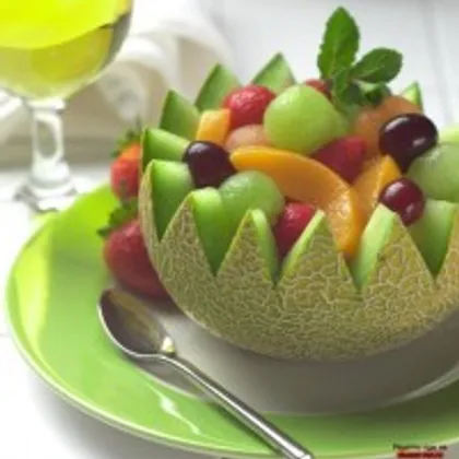 Салат с овощами и фруктами