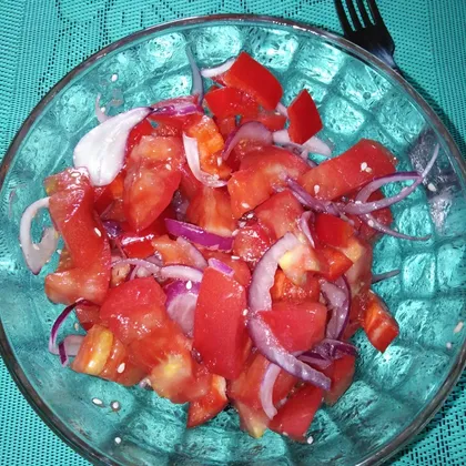 Салат из томатов, редиса и перца