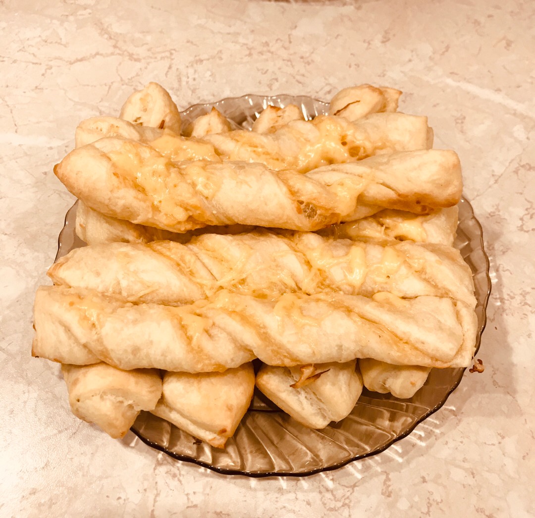 Слоеные палочки с сыром