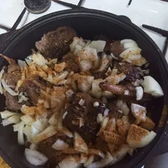 Кролик с луком