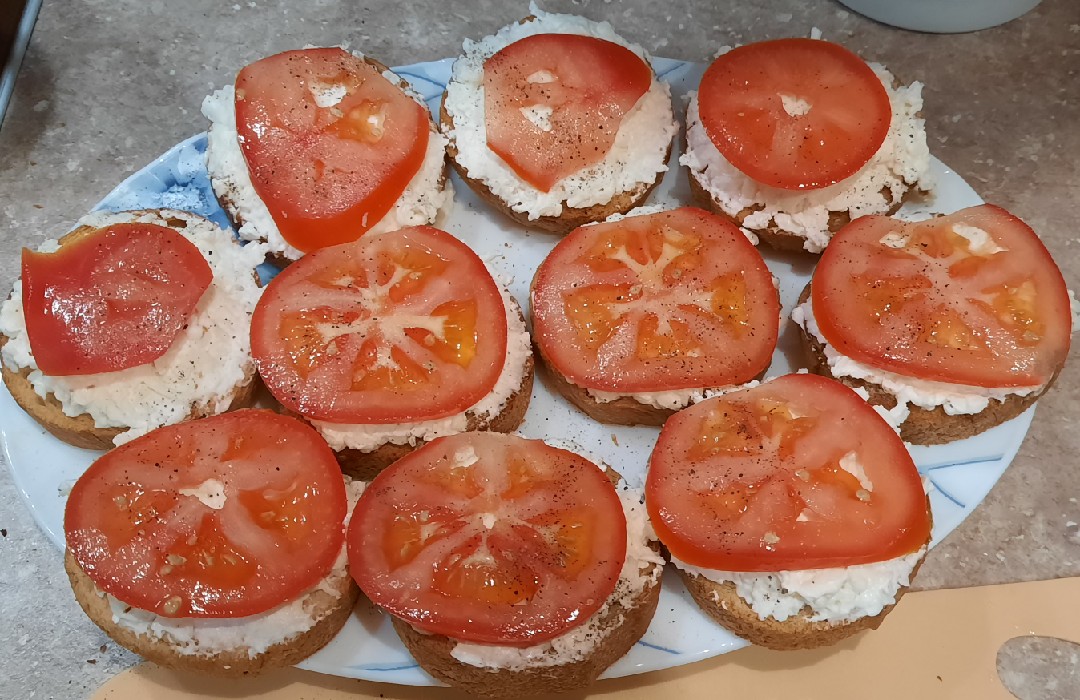 Бутерброды с сырно-чесночной начинкой 🍅🧄🧀🥖