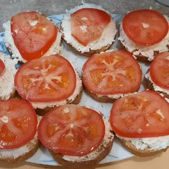 Бутерброды с сырно-чесночной начинкой 🍅🧄🧀🥖