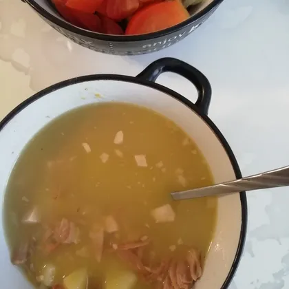 Гороховый суп с говядиной и колбасой