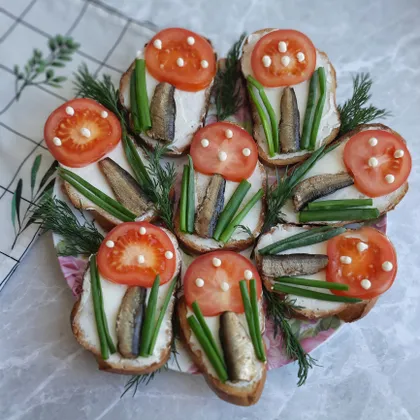 Бутерброды со шпротами 'Мухоморы' 