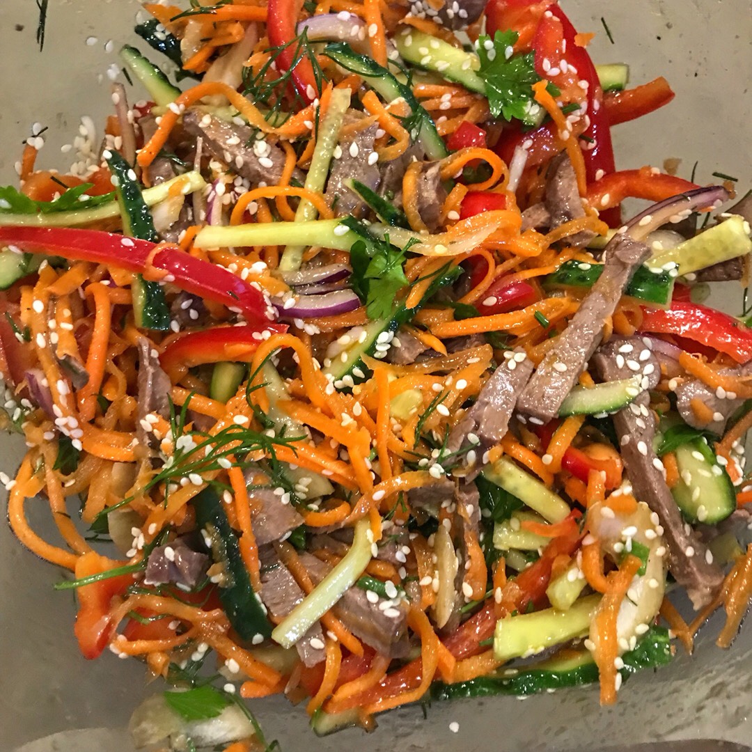 Рецепт второй: Изысканный салат с овощами и свиным сердцем