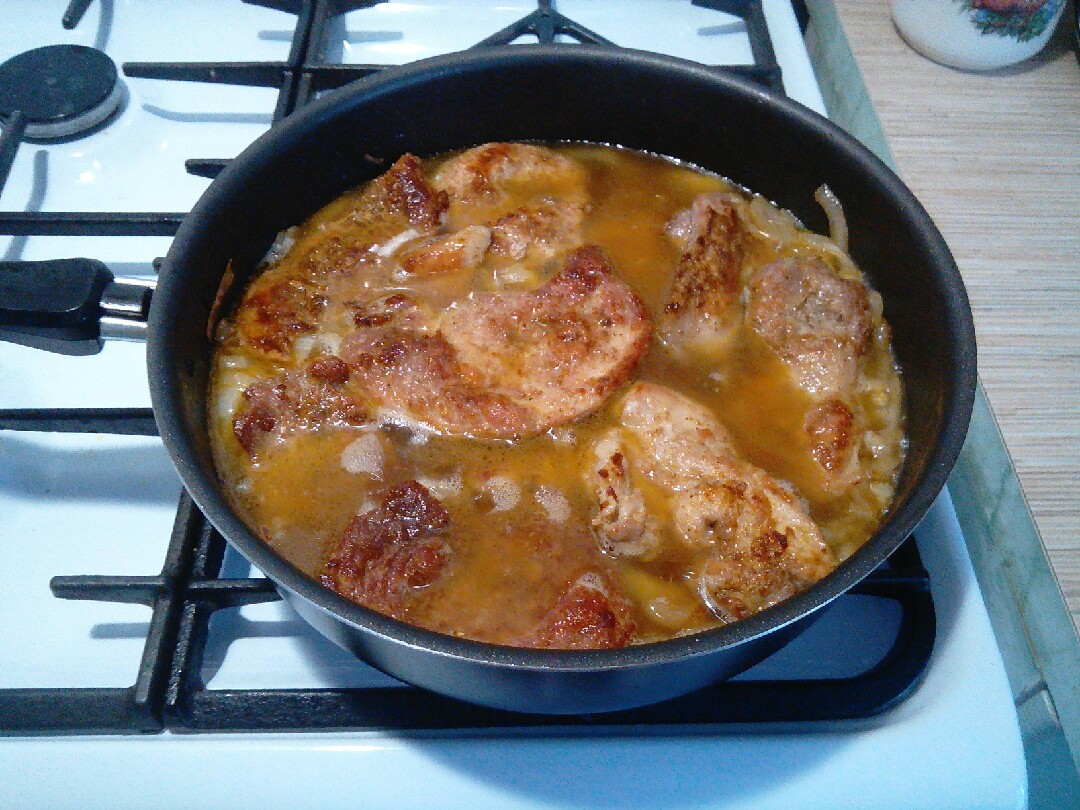 Отбивные на луковой подушке