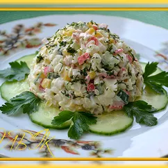 Салат с крабовыми палочками и кукурузой