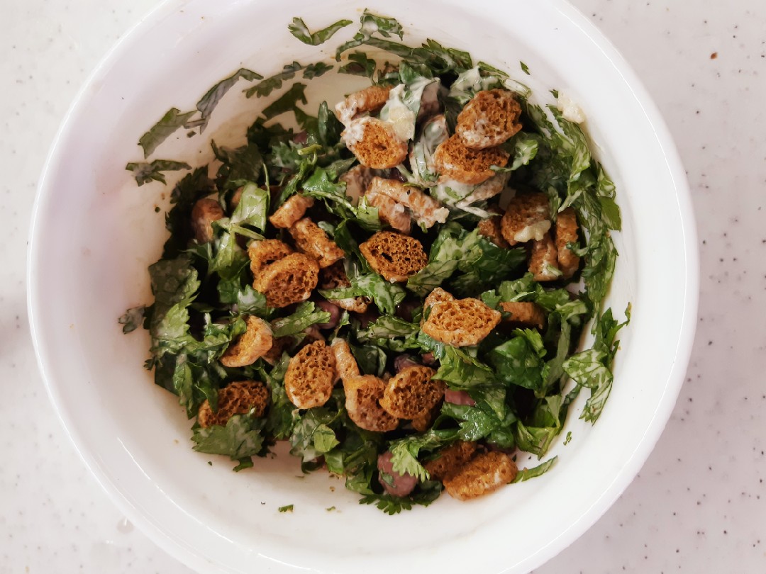 Ингредиенты для «Салат с фасолью, грибами и сухариками»: