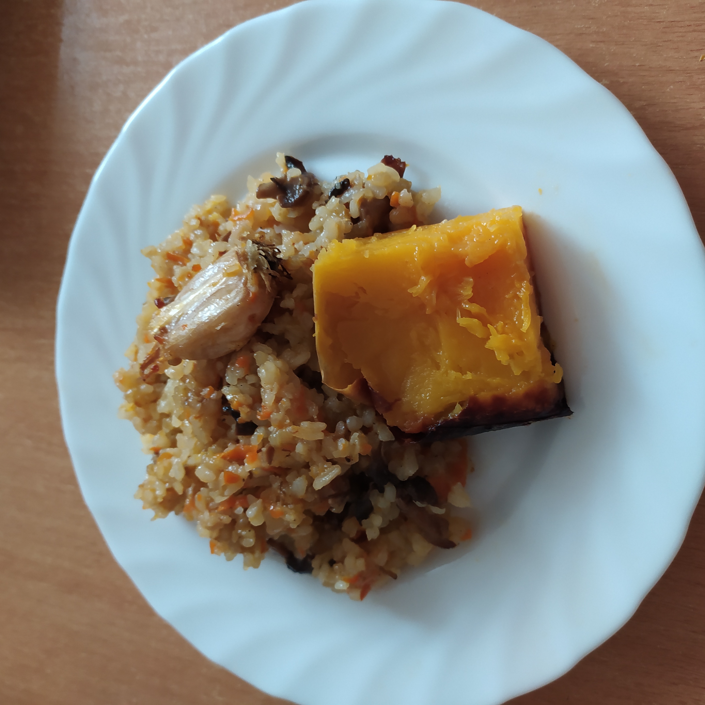 Плов с грибами в "горшочке" из тыквы в духовке