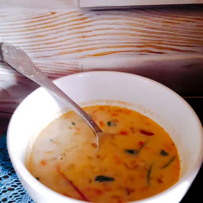 Овощной суп на основе чечевицы с индийскими специями Масурдал