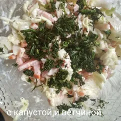 Салат с капустой и ветчиной