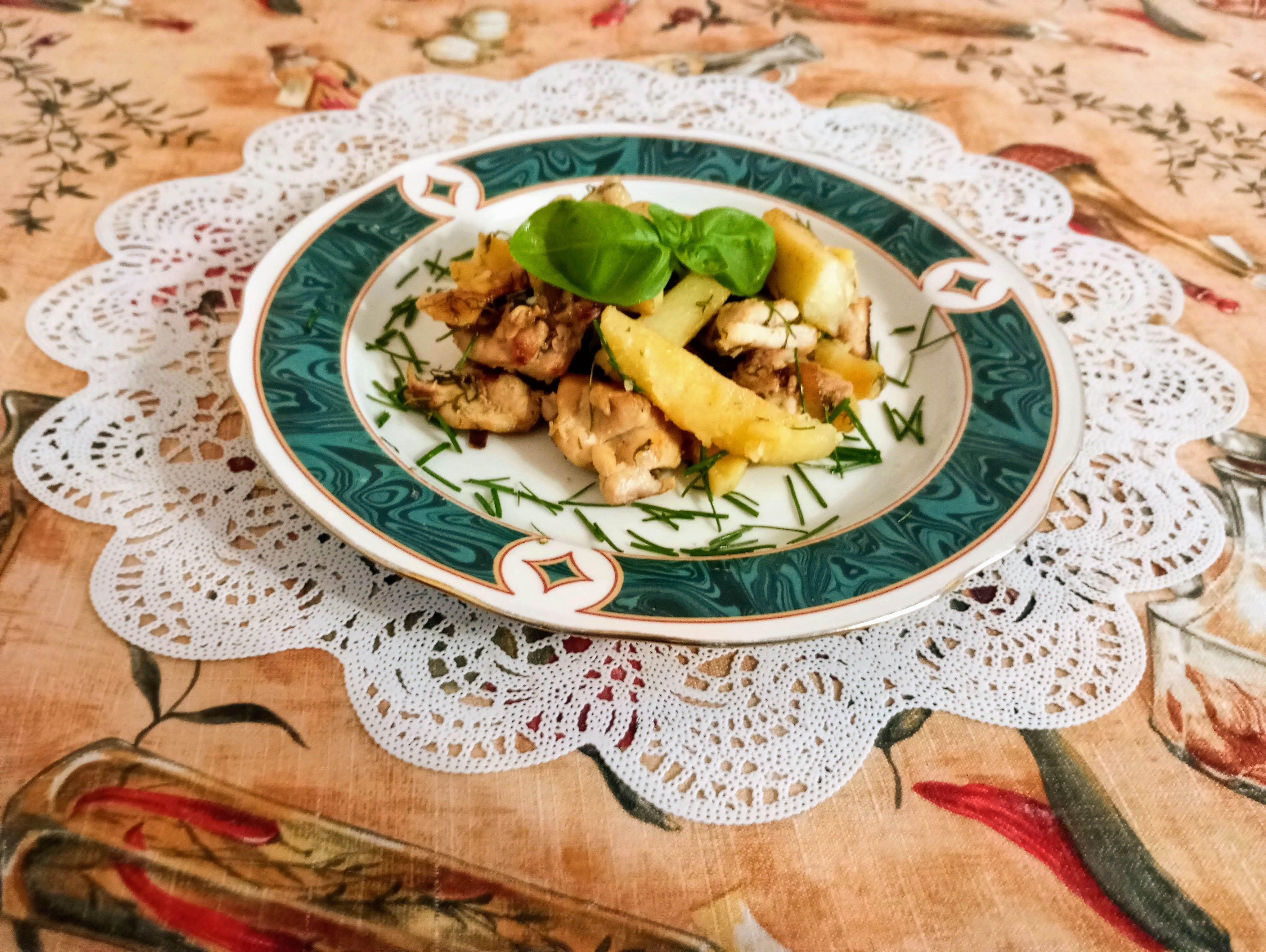 Картофель жареный с курицей