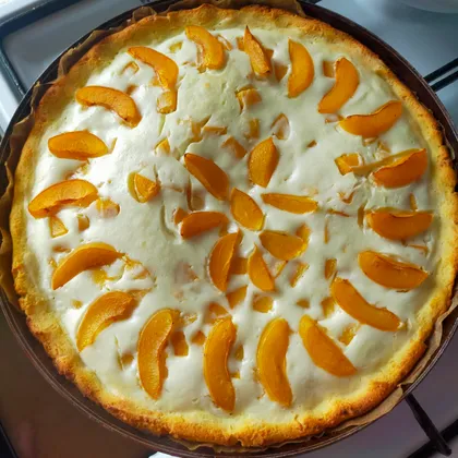 Творожный пирог с кремом и абрикосами 