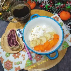 Творог с фруктами и кленовым сиропом 