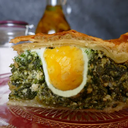 Средиземноморский пирог с яйцом и зеленью