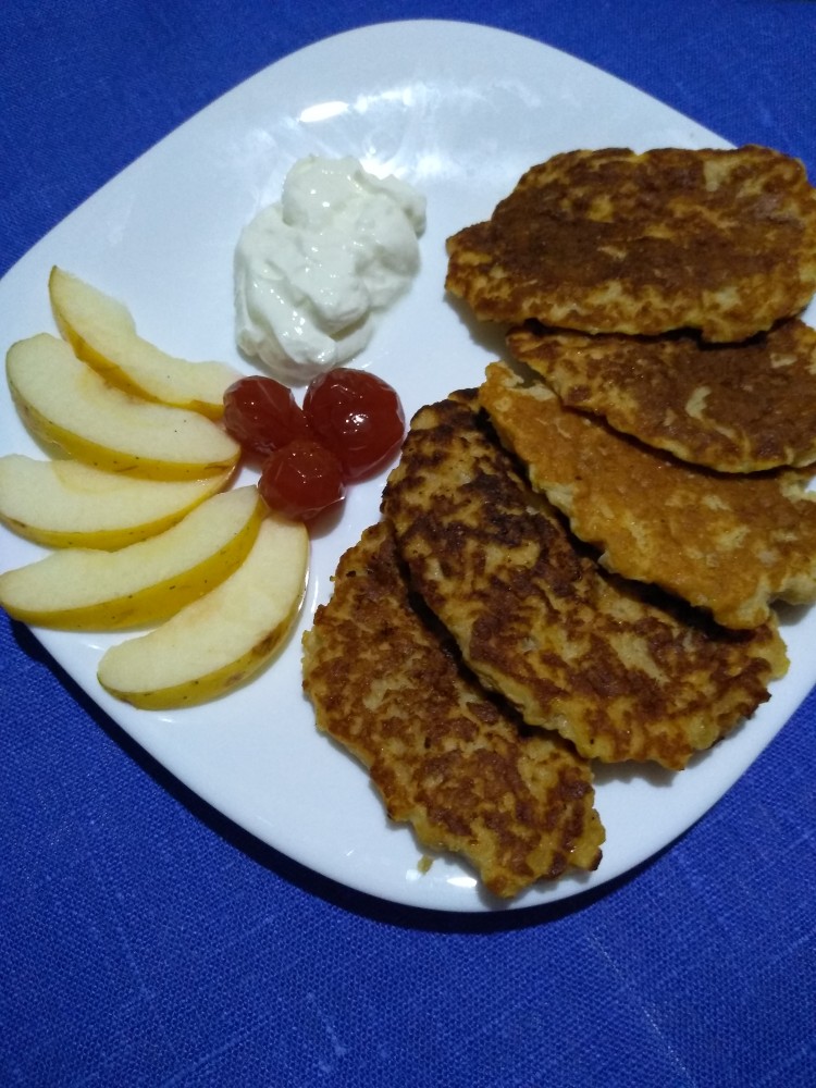 Яблочные пп оладьи с цельнозерновой мукой