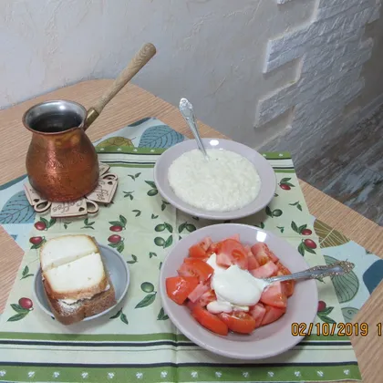Завтрак №2. Каша пшенная молочная+салат из помидор