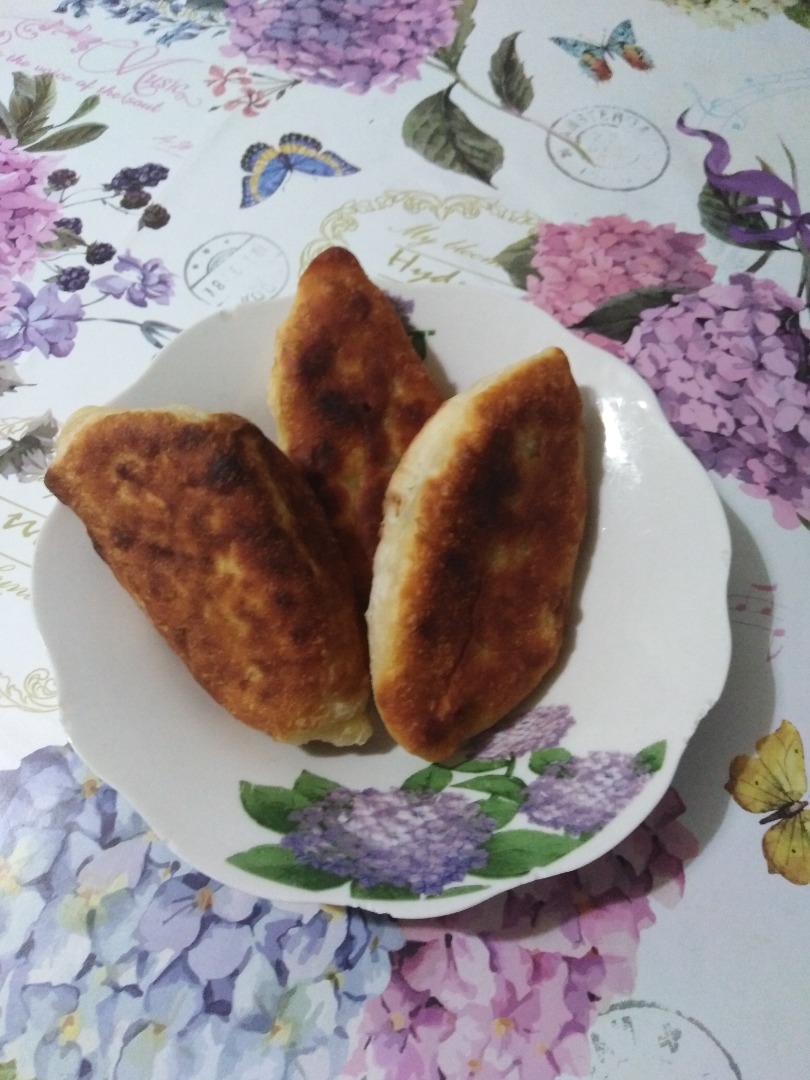 Пирожочки с зелёным луком и яйцами