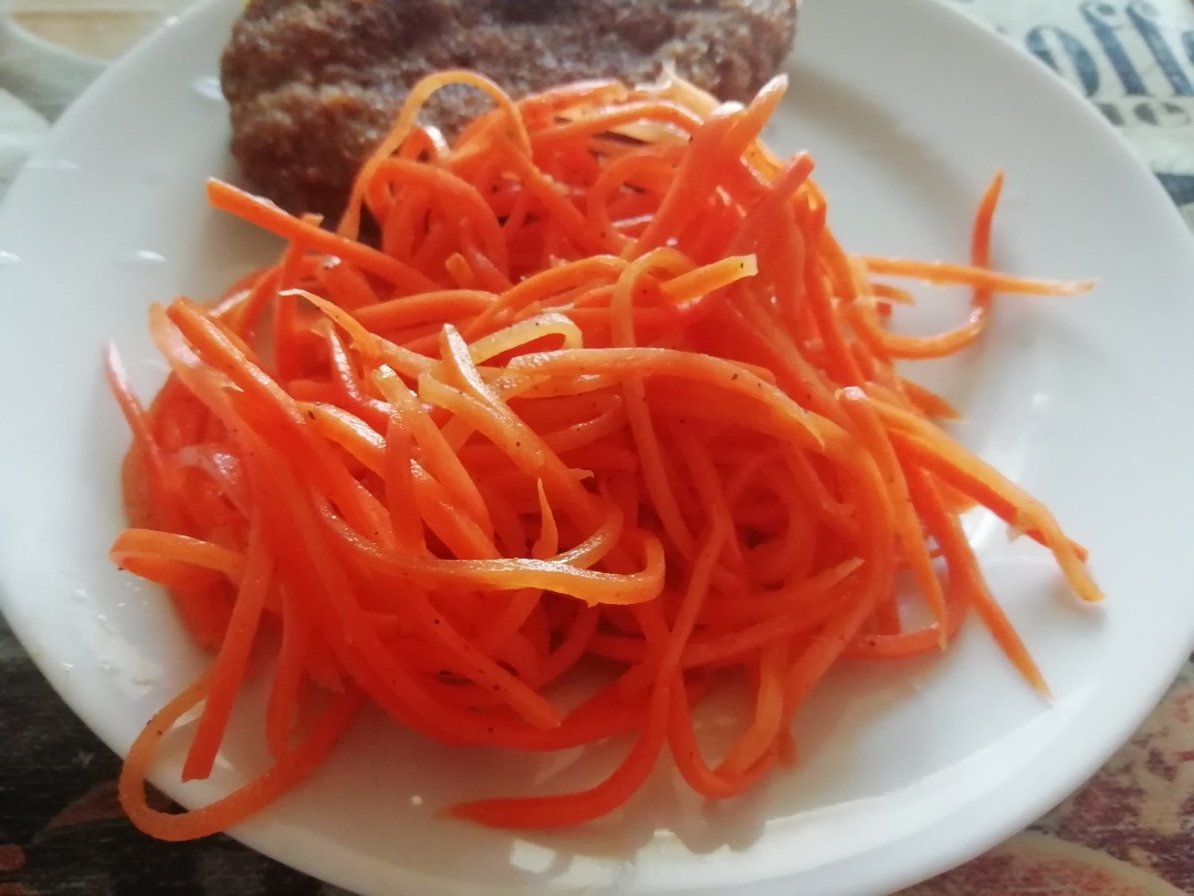 Морковь по-корейски на зиму: рецепт - Лайфхакер