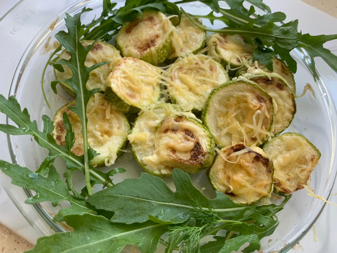 Кабачки, запечённые с сыром и чесноком в духовке - пошаговый фоторецепт