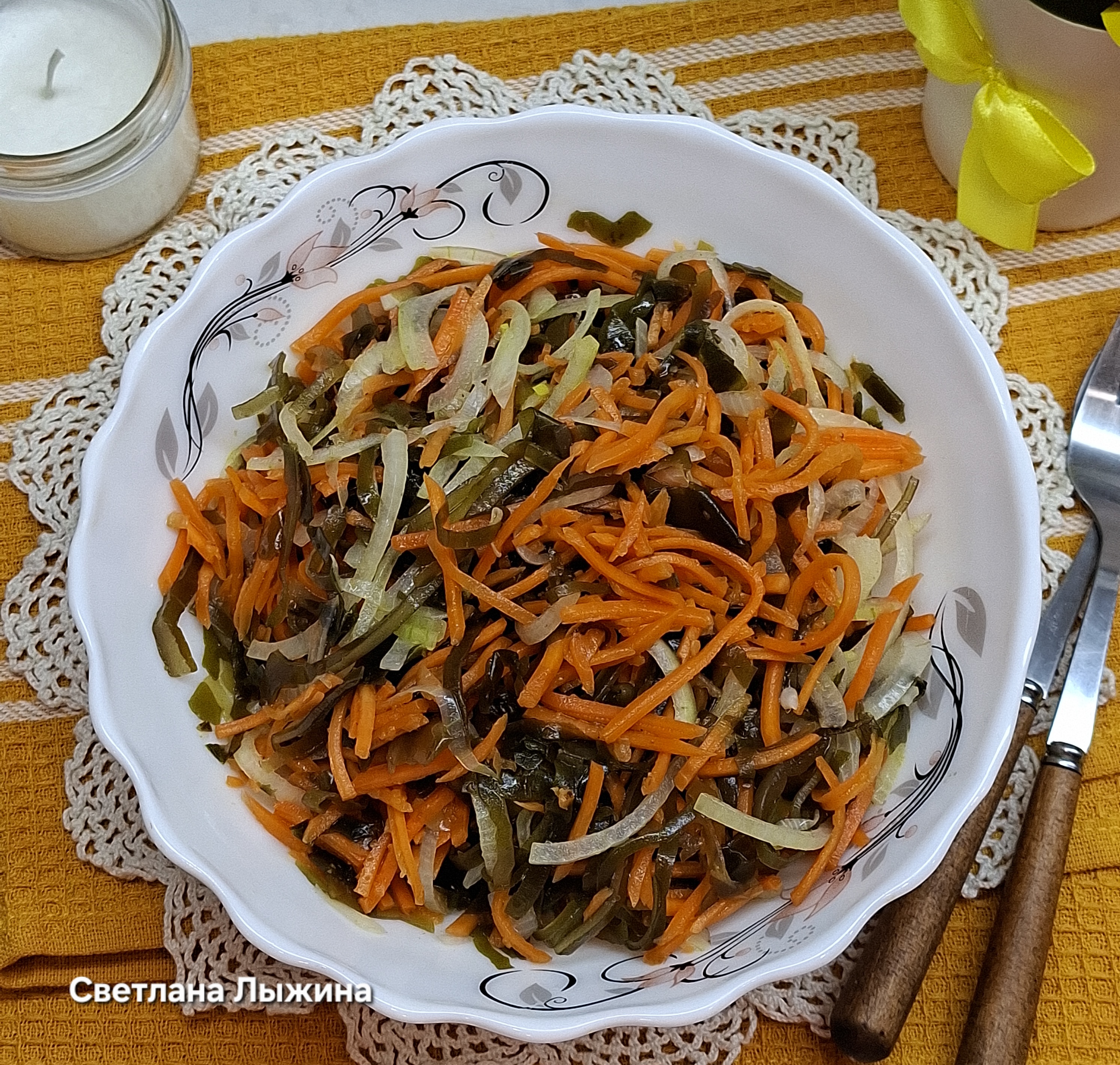 Салат с морской капустой и морковью по-корейски